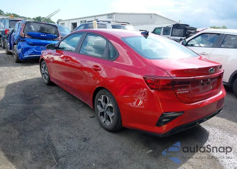 2021 Kia Forte Lxs z USA, uszkodzony, nr VIN 3KPF24AD0ME302379